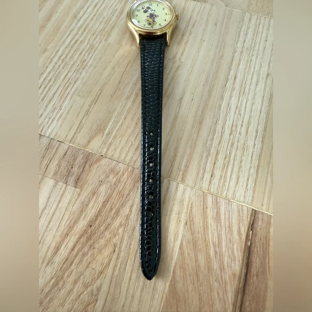 Vintage Lorus Disney Minnie Mouse classic dress watch NEW BATTERY